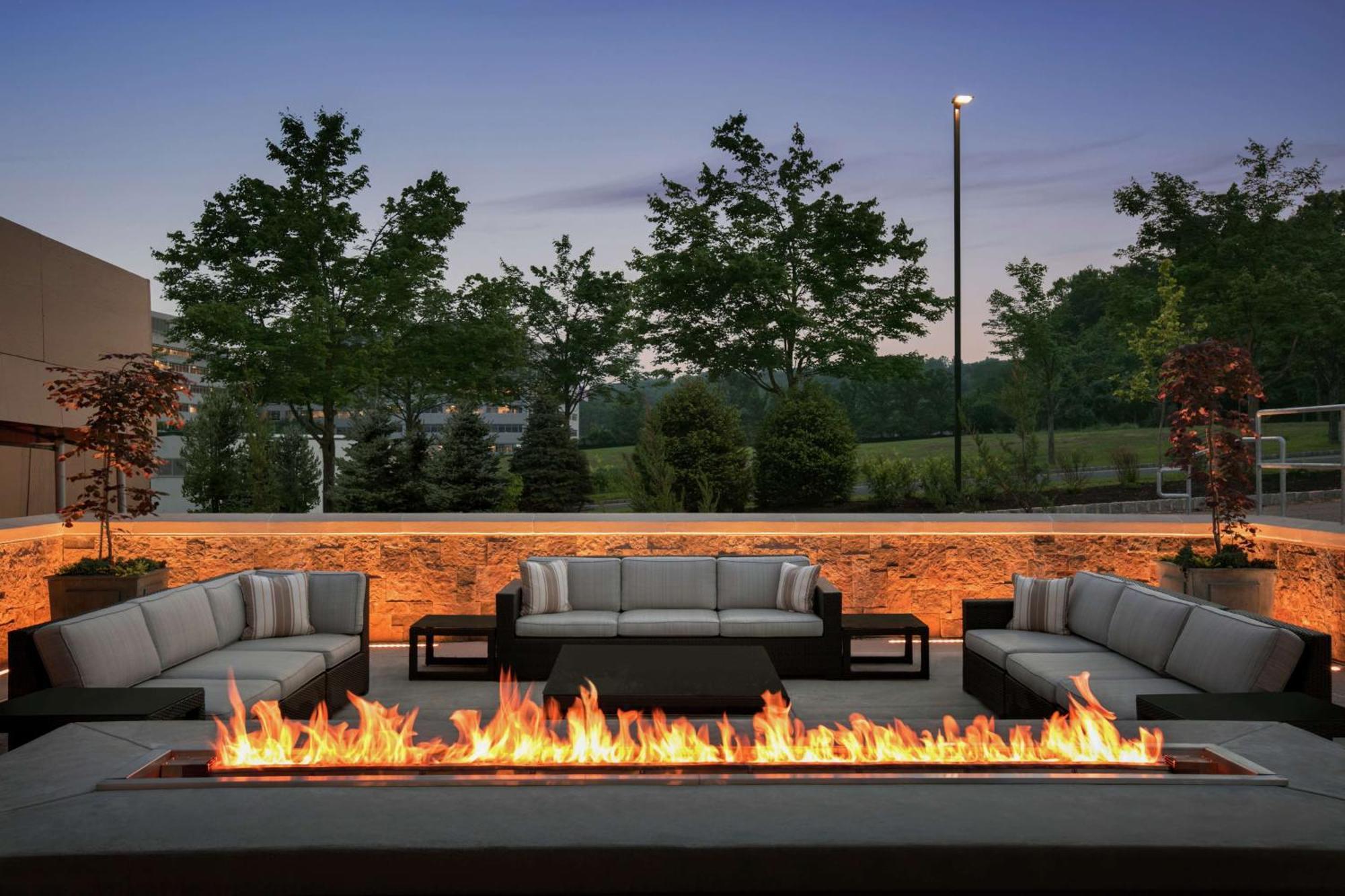 Embassy Suites By Hilton Berkeley Heights Exterior photo